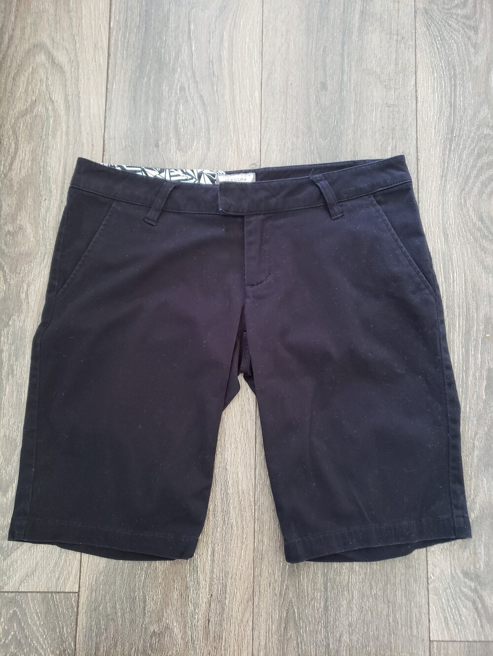 Volcom Women's  Black Chino Walk Bermuda Shorts Size 3 /26